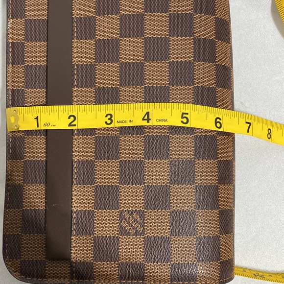 Louis Vuitton - Picture 6 of 7